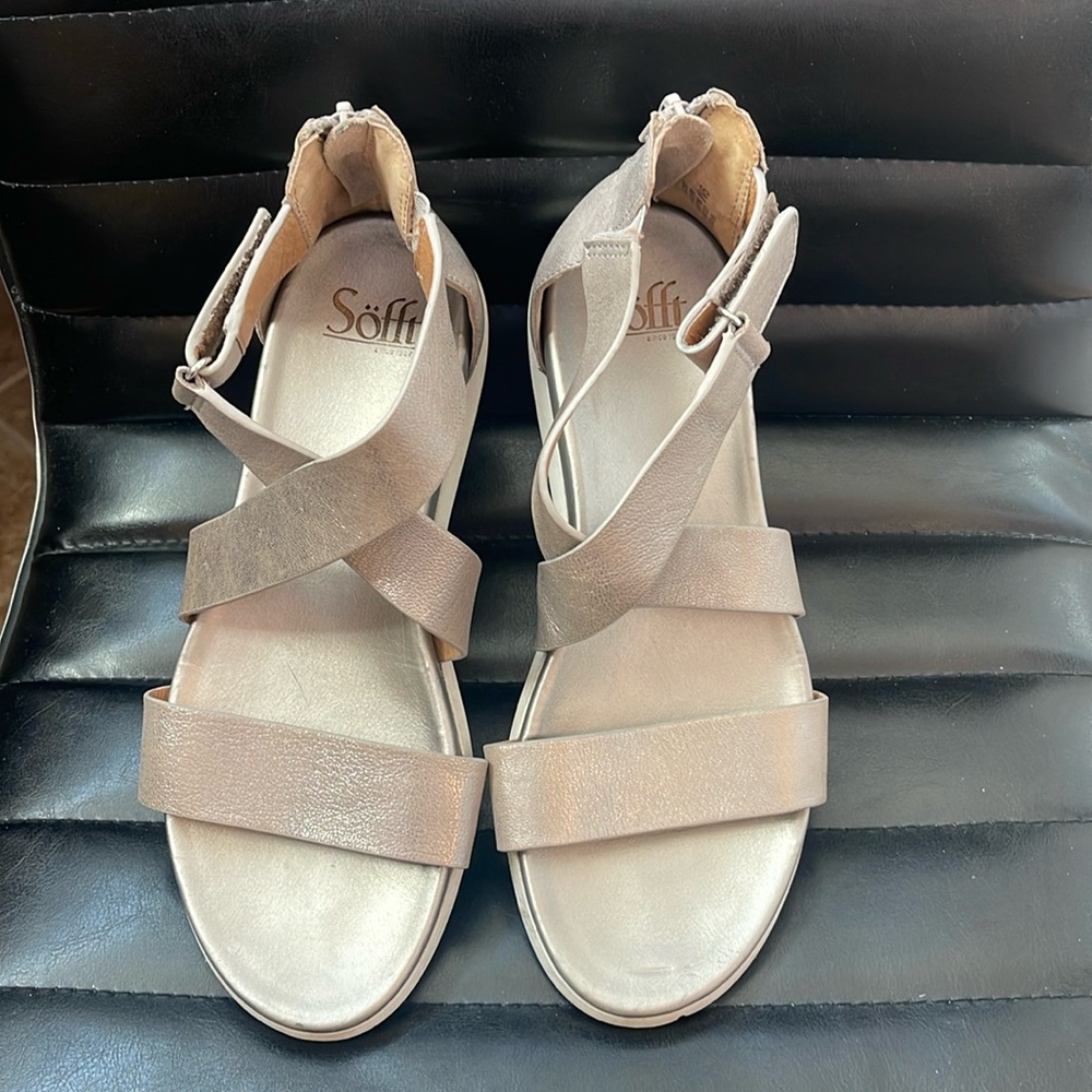 Women’s Sofft leather sandal Velcro closures and zipper closure metallic  size 9